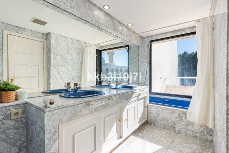Foto 9e4409a4-a196-48ec-88b0-2263183e37bd. Reihenhaus mit parking pool in Puente Romano Marbella