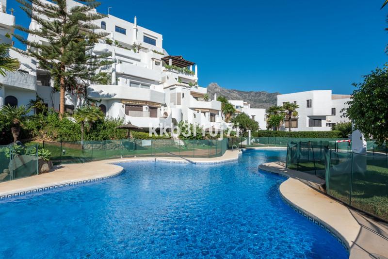 Foto e444fc60-e564-47ed-bee9-a95bb640795d. Reihenhaus mit parking pool in Puente Romano Marbella