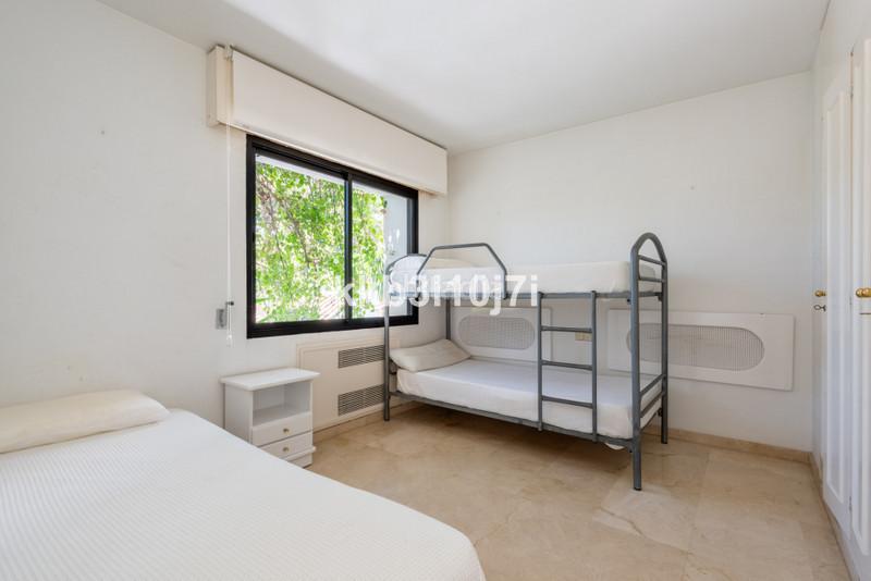 Foto e611af1d-dcef-43b5-b185-7d64f319d4a4. Reihenhaus mit parking pool in Puente Romano Marbella