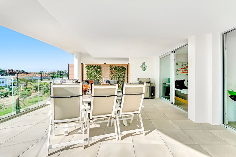 Foto 35bec68c-99ad-4522-9532-744e71e7c8d7. Apartament amb calefacció aparcament piscina a Puerto Deportivo Fuengirola