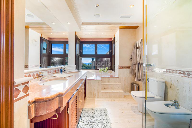 Foto 49cd7ca2-71b7-4447-bd94-bdce2e09cdc2. Reihenhaus mit parking pool in Puente Romano Marbella