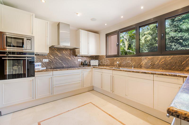 Foto 9829f692-676a-4568-9068-a5234fd5c44d. Reihenhaus mit parking pool in Puente Romano Marbella