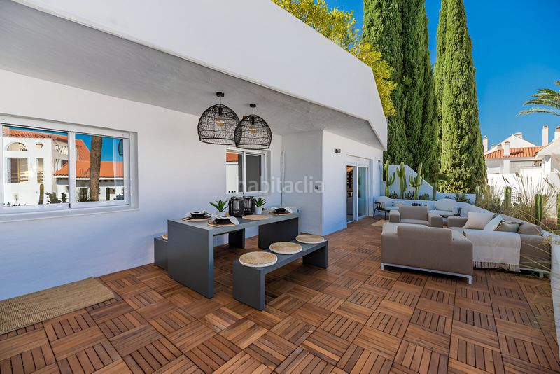Foto c38b2e8e-dc5c-4b1e-b77d-e5244b052eb0. Àtic amb aparcament piscina a Nueva Andalucía centro Marbella