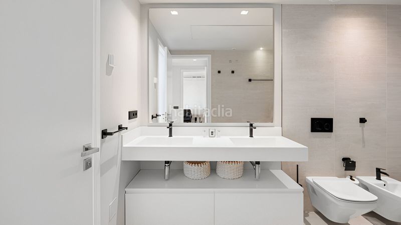 Foto 403e4f89-1bcf-4bfc-8042-f15f29a36a0e. Apartament amb aparcament piscina a Nueva Andalucía centro Marbella