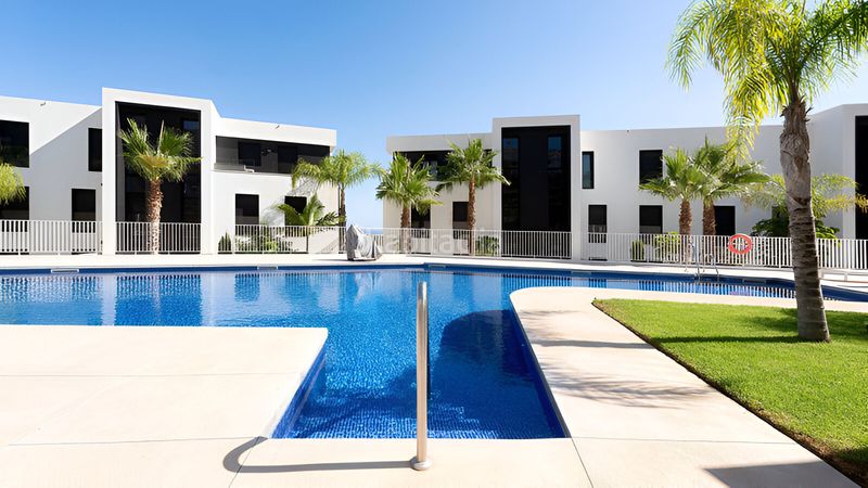 Foto b4cf27ab-505b-4b6c-9029-3cccfc2cb9ea. Apartament amb aparcament piscina a Nueva Andalucía centro Marbella