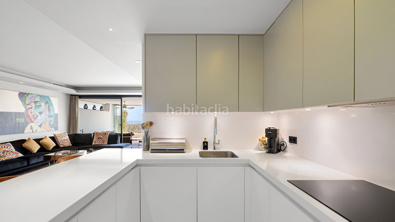 Foto eb4f0a99-fb09-4385-b0a2-989a1d305c66. Apartament amb aparcament piscina a Nueva Andalucía centro Marbella