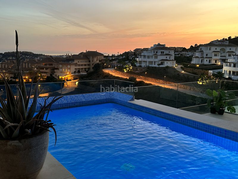 Foto 4dc35351-a7f7-4ad3-853f-183052bfe73a. Apartament amb aparcament piscina a Nueva Andalucía centro Marbella