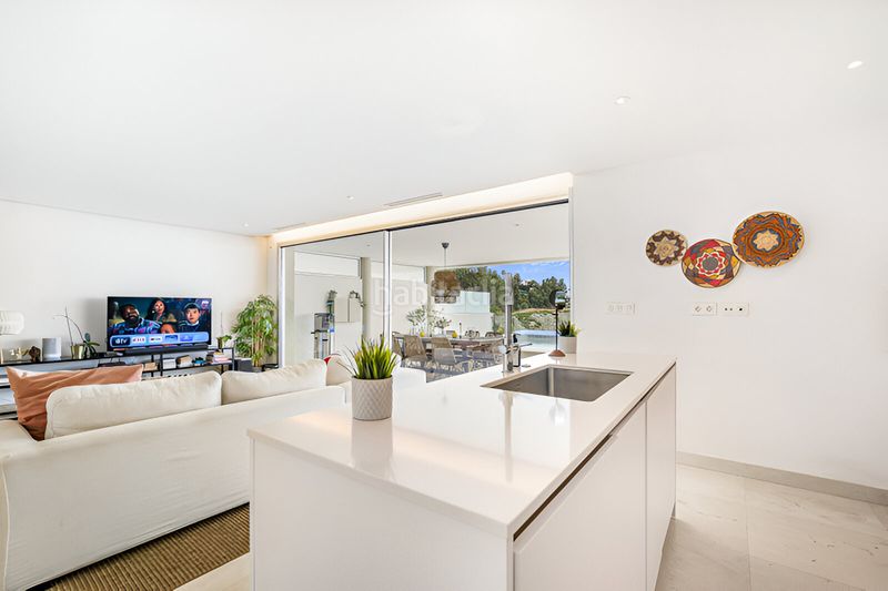 Foto 51e66824-8ac4-4fe5-a2eb-915f27cf6282. Apartament amb aparcament piscina a Nueva Andalucía centro Marbella