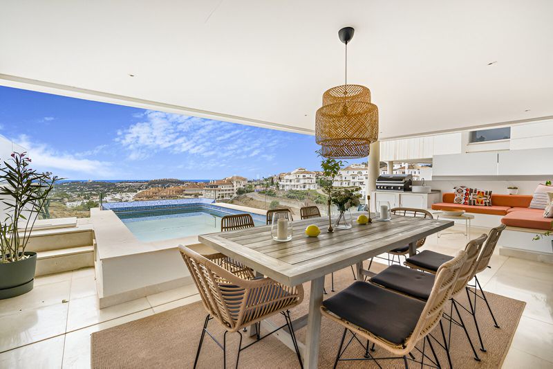 Foto 63c83e1c-1a6d-4714-b237-b5dfa06a7908. Apartament amb aparcament piscina a Nueva Andalucía centro Marbella