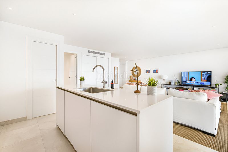 Foto e8ddce5a-a390-4f57-911e-f8a74f6067f1. Apartament amb aparcament piscina a Nueva Andalucía centro Marbella