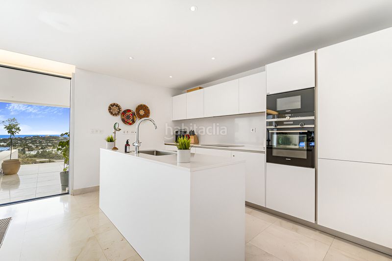 Foto f4da2c66-70b6-4e55-a665-35881a750c1a. Apartament amb aparcament piscina a Nueva Andalucía centro Marbella