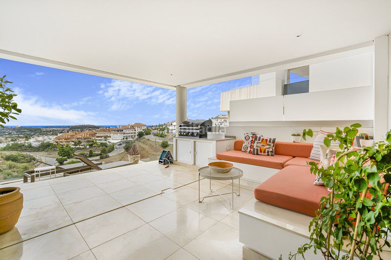Foto fc2886c1-4b1d-4ecb-a2e3-266f770a6f24. Apartament amb aparcament piscina a Nueva Andalucía centro Marbella