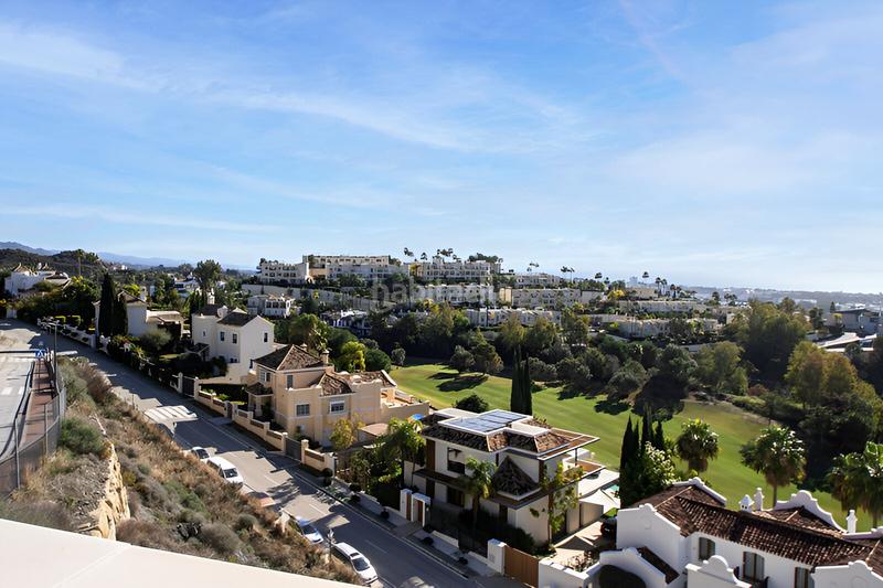 Foto 5fe84c0c-ed54-4111-819c-3158a4abf792. Ático  dúplex en venta en La Quinta en La Quinta Benahavís
