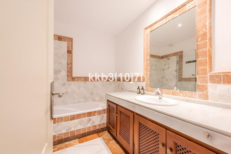 Foto 035380f4-9752-441d-a41a-7bcb655c249f. Apartamento  en planta intermedia en venta en la milla de oro en Marbella
