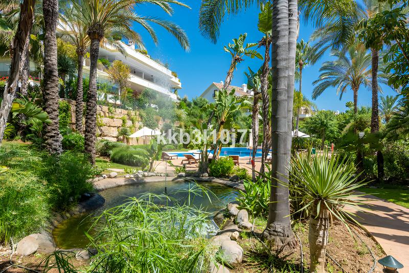 Foto 1b727764-1a6d-40be-808a-ebc523df57e4. Apartamento  en planta intermedia en venta en la milla de oro en Marbella