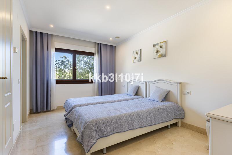 Foto 7529e9dd-824e-4222-ae68-b3675a550761. Apartamento  en planta intermedia en venta en la milla de oro en Marbella