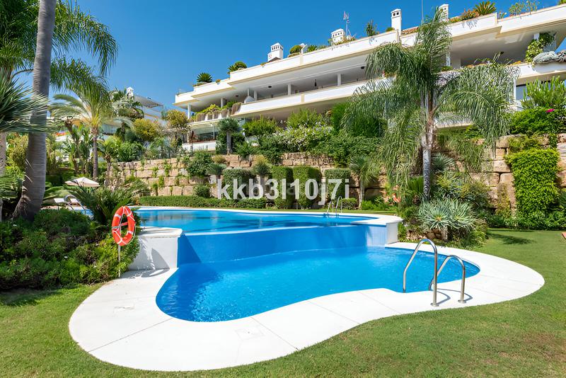 Foto 8a149f92-6aff-4555-b15f-8571782645fe. Apartamento  en planta intermedia en venta en la milla de oro en Marbella