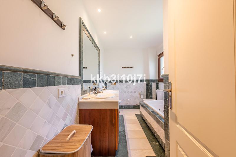 Foto 9c9d83a9-d475-434d-a1f5-308666d4c051. Apartamento  en planta intermedia en venta en la milla de oro en Marbella