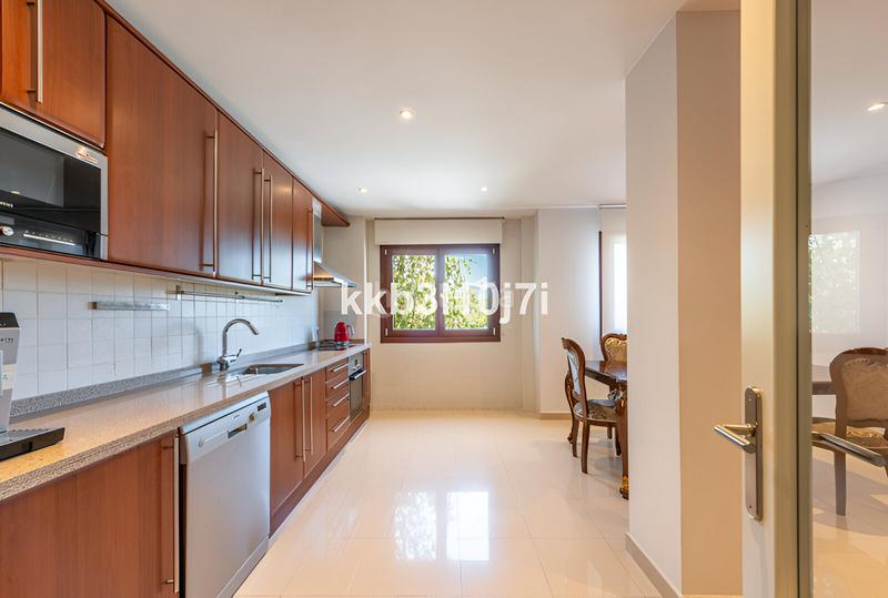 Foto d352429c-2f9c-4720-8317-ca05c3e2a949. Apartamento  en planta intermedia en venta en la milla de oro en Marbella