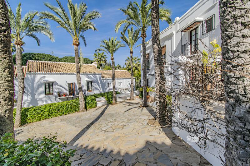 Foto c42be762-1fc8-484e-ad79-d509f1fe5f4b. Semi detached house with pool in Puente Romano Marbella