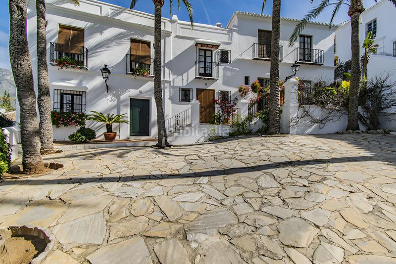 Foto c46aca41-8b3a-4fc5-ab8c-4a596651894b. Semi detached house with pool in Puente Romano Marbella