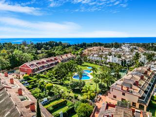 Maison jumelée à Nagüeles Alto. Casa adosada en venta en nageles