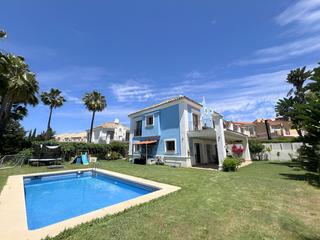 Maison à La Duquesa. Villa independiente en venta en la duquesa