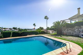 Casa en Calahonda. Villa independiente en venta en calahonda