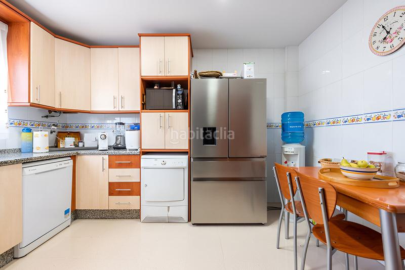 Foto 1923aaff-f7eb-411b-a74b-d1fde4b8ccbc. Casa adossada amb aparcament piscina a Manilva pueblo Manilva