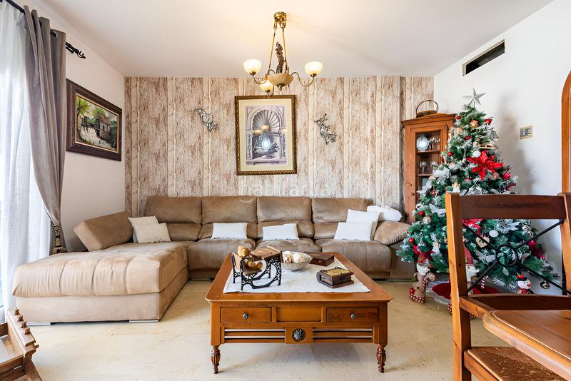 Foto 664d2141-2dda-4a16-81ba-e0bb5ab22489. Casa adossada amb aparcament piscina a Manilva pueblo Manilva