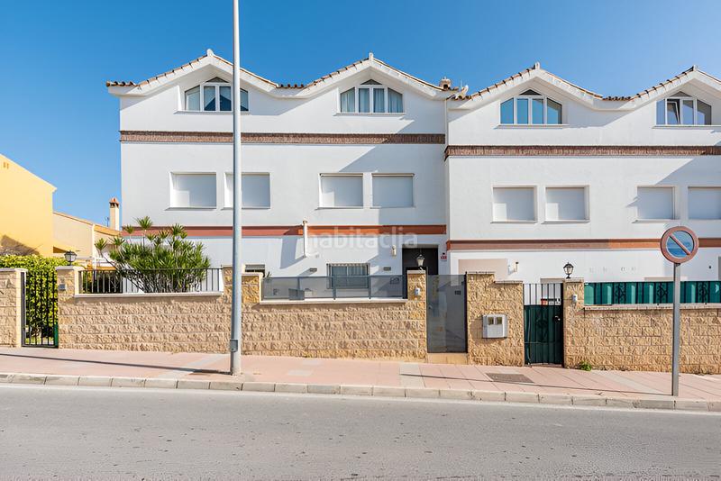 Foto 9a55b2a7-c9fe-42bd-8036-5c6f2cb9eb2c. Casa adossada amb aparcament piscina a Manilva pueblo Manilva