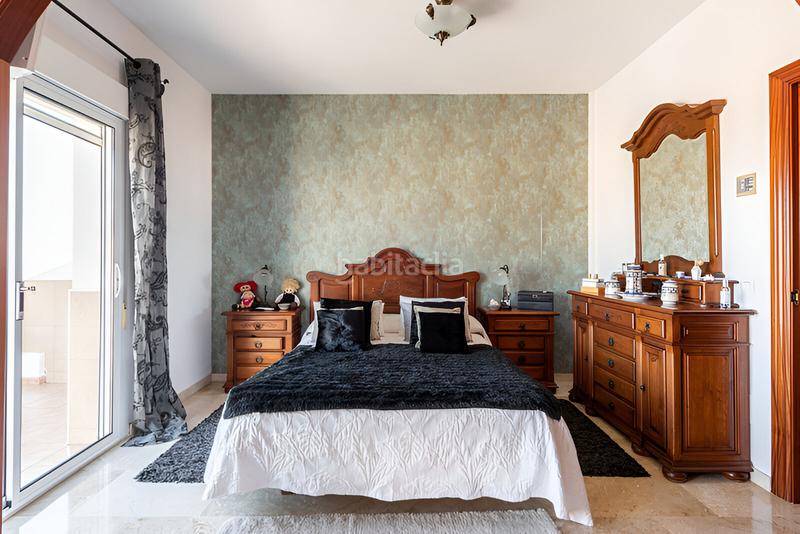 Foto a27a1311-1560-4965-ae5b-baa3c032dc26. Casa adossada amb aparcament piscina a Manilva pueblo Manilva