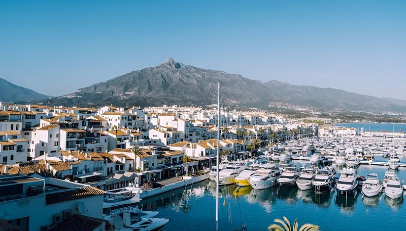 Foto 96a0cec0-c3b0-48d2-981d-a2f3bd98e209. Apartamento  en planta media en venta en Puerto Banús en Marbella