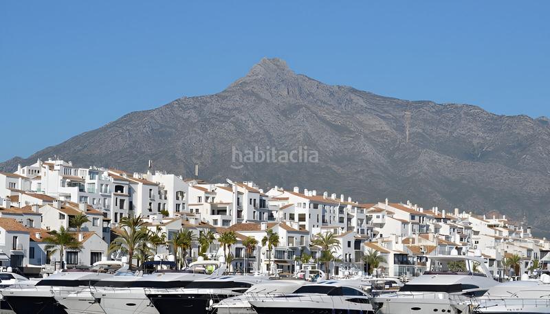 Foto f65b1085-a29e-43a1-8bf2-bfad6da3efe9. Apartamento  en planta media en venta en Puerto Banús en Marbella