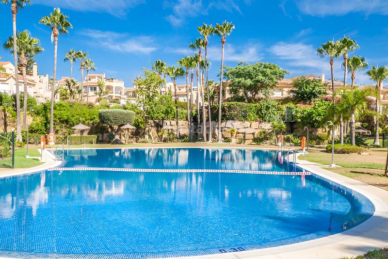 Foto eb017c77-e16f-4829-84ae-a09579e6f727. Maison jumelée avec parking piscine dans Riviera del Sol Mijas