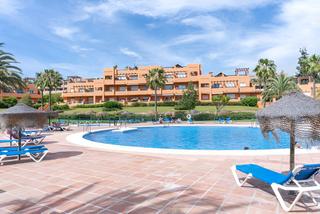 Attique à Bahía de Casares. Apartamento en planta baja en venta en riviera del sol