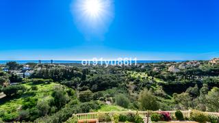 Casa aparellada a Elviria. Casa pareada en venta en elviria