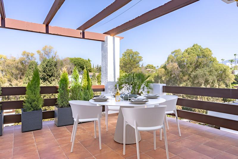 Foto 0d77de21-8d66-4c85-90b8-545b587ac6dc. Dúplex  en venta en la milla de oro en Puente Romano Marbella