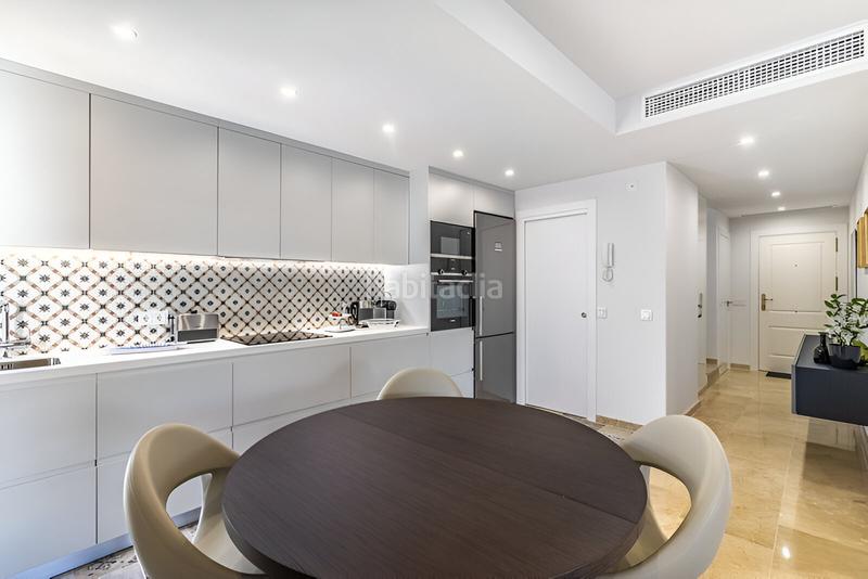 Foto 4a491e50-f674-415d-b8b1-cd6bce6b34c8. Dúplex  en venta en la milla de oro en Puente Romano Marbella