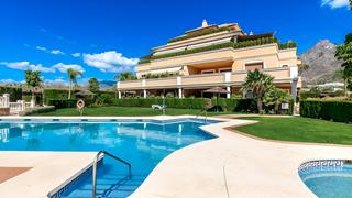 Planta baixa a Puente Romano. Apartamento en planta baja en venta en la milla de oro