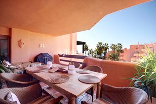 Appartement à Centro. Apartamento en planta media en venta en estepona