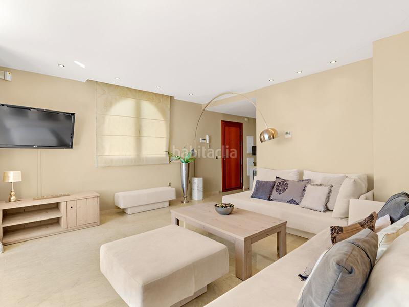 Foto 026349ea-4979-44cc-aae8-5ab5bfd0595d. Appartement mit heizung pool in los arqueros - puerto del almendro Benahavís