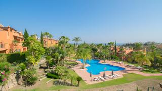 Maison jumelée à Benahavís pueblo. Adosado en venta en benahavís