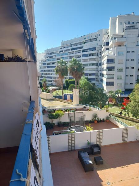 Foto 7204d313-91e3-4521-817e-a70d5b74e78b. Apartament amb piscina a Playa Bajadilla - Puertos Marbella