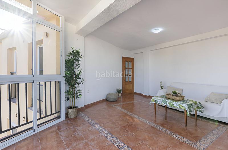 Foto 10bf3e69-6110-4d3b-9f3e-d6f7d3c5e375. Apartament amb aparcament piscina a Playamar - Benyamina Torremolinos