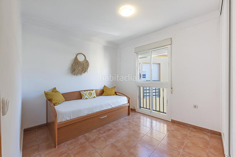 Foto 2c7db65a-3d32-433d-9a48-dedaf2828337. Apartament amb aparcament piscina a Playamar - Benyamina Torremolinos