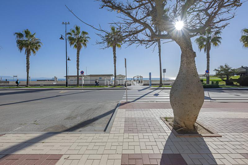 Foto 36379f46-b41f-4795-af00-b5d0153b6bda. Apartament amb aparcament piscina a Playamar - Benyamina Torremolinos