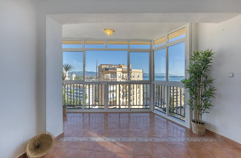 Foto 64c73523-af8f-41e9-844c-ab8f444467be. Apartament amb aparcament piscina a Playamar - Benyamina Torremolinos