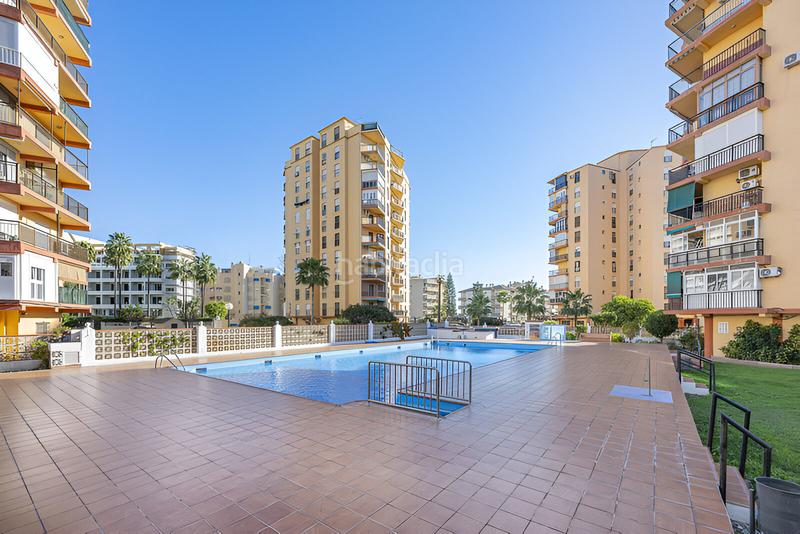 Foto 66f82fa0-b652-4c91-bd4f-2b8c07ac9e46. Apartament amb aparcament piscina a Playamar - Benyamina Torremolinos