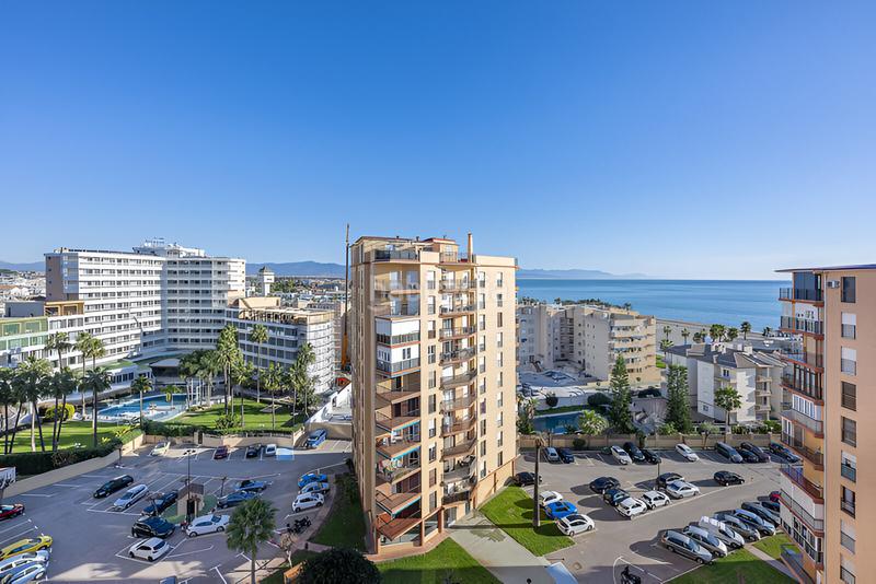Foto 889fdc29-09c8-4a17-8bf3-d9fb863e984d. Apartament amb aparcament piscina a Playamar - Benyamina Torremolinos